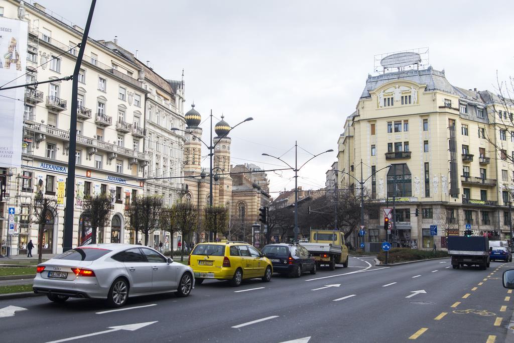 Chic And Very Central Budapest Exterior photo